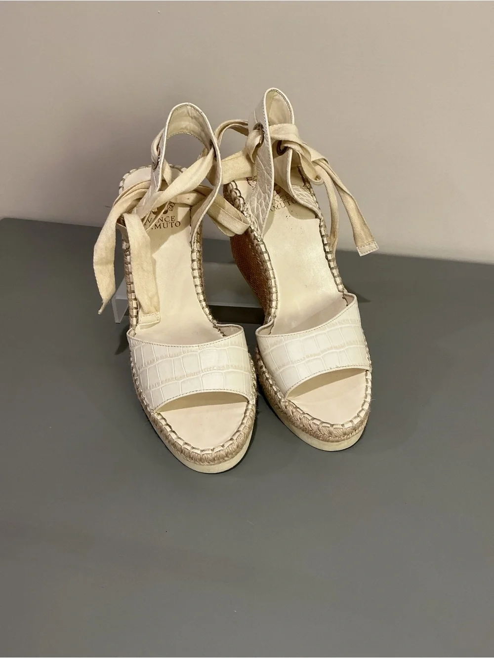 Vince Camuto Bendsen Cream Croc-Embossed Ankle-Tie Wedge sandals, size 9.5